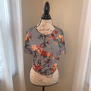 Gorgeous striped floral crop top! Open back😍